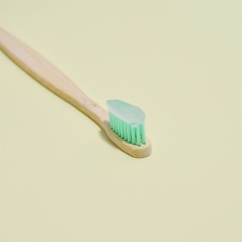 معجون أسنان فيكمنت 100 جرام بالنعناع وملح البحر - تنظيف عميق للأسنان وإنعاش النفس العناية بالفم